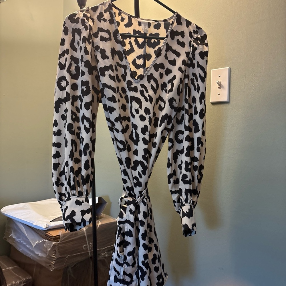 H&M Black and White Animal Print Long Sleeve Dress